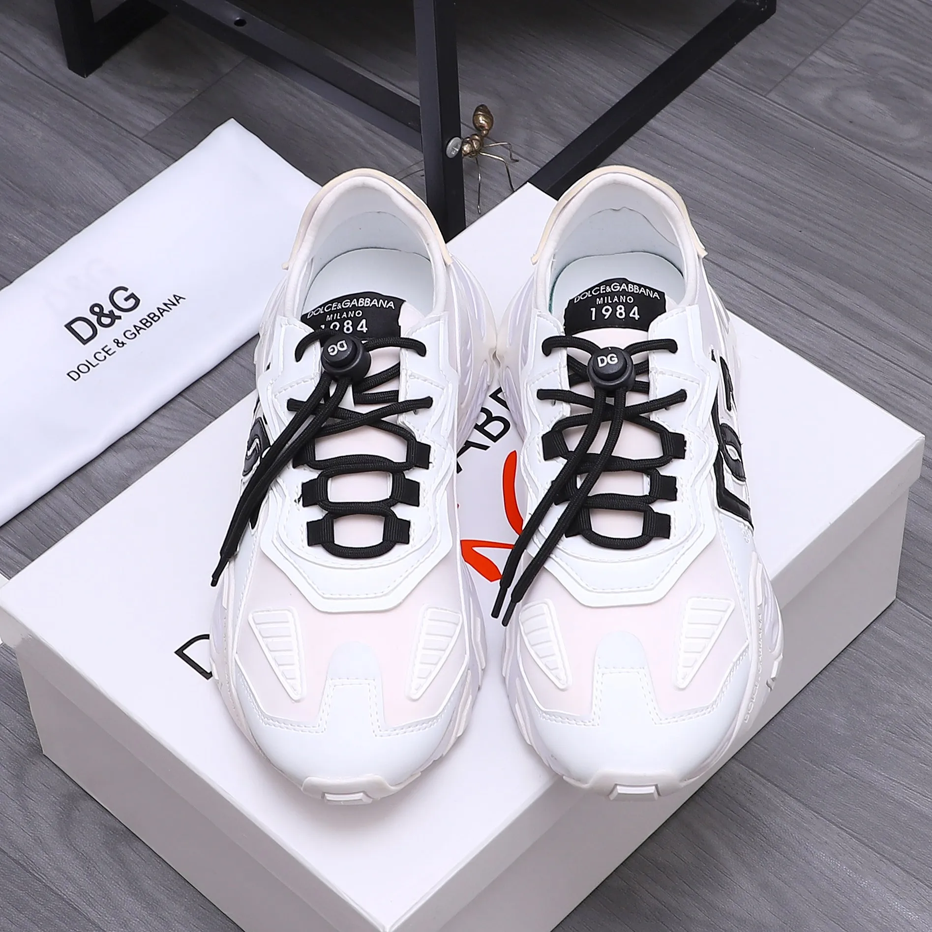 Men's shoes 💰520 Product trademark: DG (Dolce & Gabbana) couple's casual shoes Regular size: 35-46 (45.46 is custom-made and non-returnable) Product materials: Selected cowhide stitching elastic cloth upper, cowhide insole, original outsole